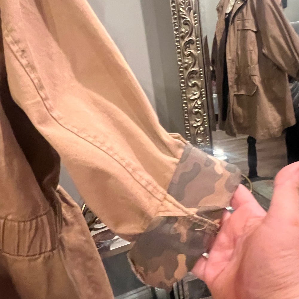 This jacket is made like a shacket the inside has camouflage design sleeves roll - Picture 7 of 16